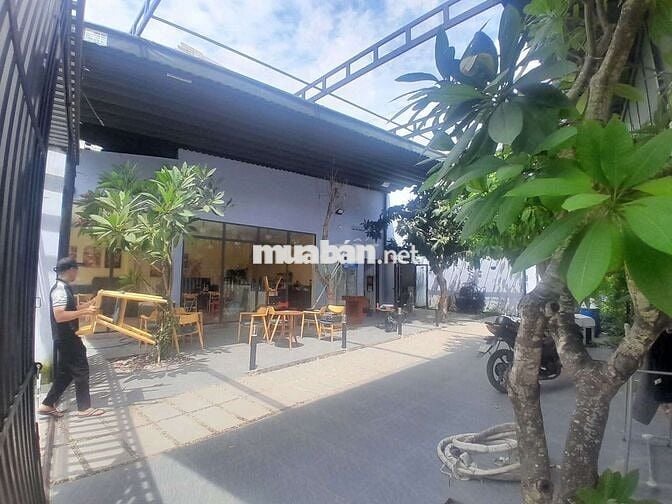 Cho thuê mặt bằng 500m2 setu sẳn quán cafe mặt tiền gần trường học