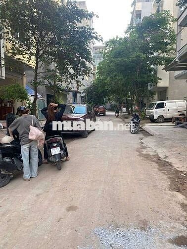 NHÀ LÔ GÓC DỊCH VỤ KHU A YÊN NGHĨA KINH DOANH