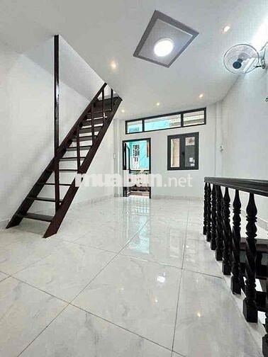 Nhà Đẹp 3 Tầng — Gần Hậu Giang Minh Phụng(3.5m x 9m)