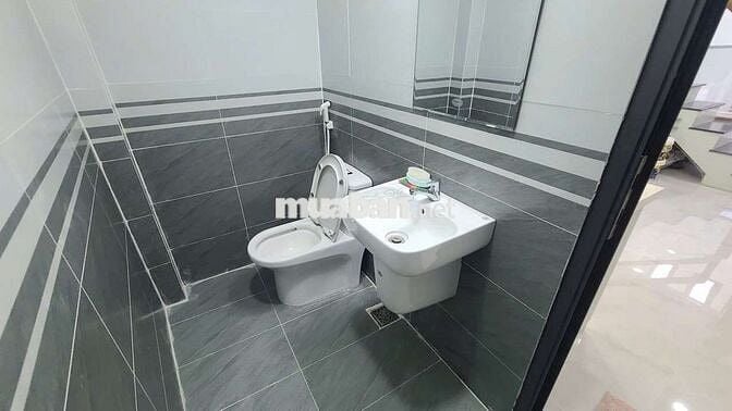 Bán nhà hẻm rộng 4m đường Âu Dương Lân P3 Q8