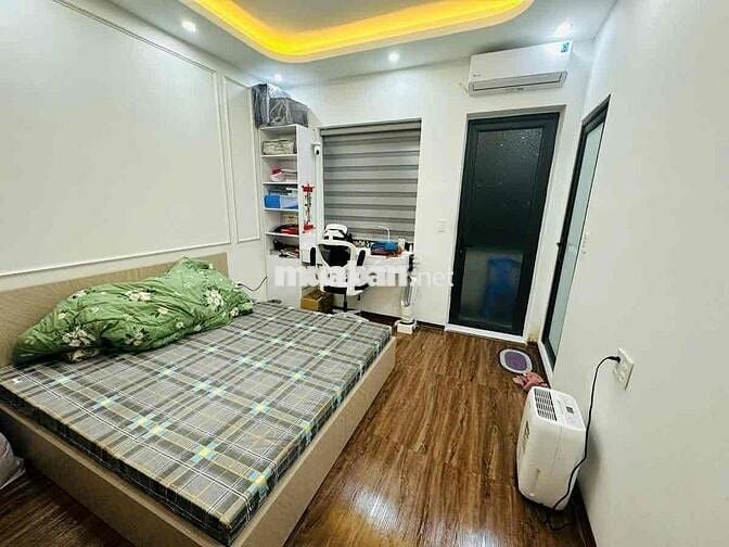 bán nhà tập thể phố Vĩnh Tuy gần trường đại học kinh công 120m 4 ngủ T