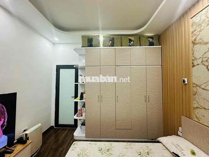 bán nhà tập thể phố Vĩnh Tuy gần trường đại học kinh công 120m 4 ngủ T