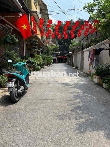 bán nhà tập thể phố Vĩnh Tuy gần trường đại học kinh công 120m 4 ngủ T