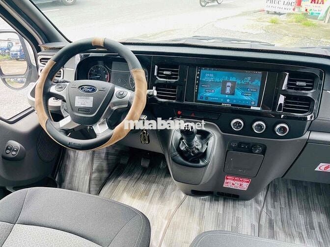 Ford Transit 2024 - 16900 km chất xe như mới