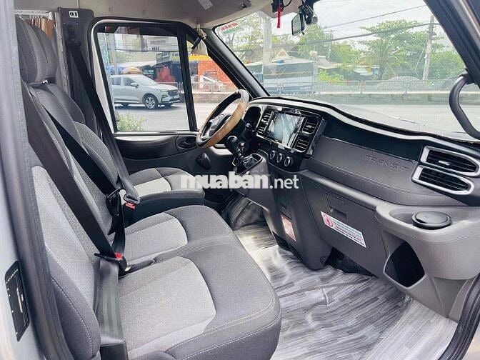 Ford Transit 2024 - 16900 km chất xe như mới