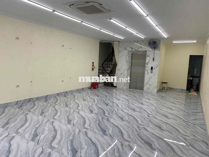 cho thuê toà nhà 8 tầng hai bà trưng thang máy và pccc 70tr/ tháng