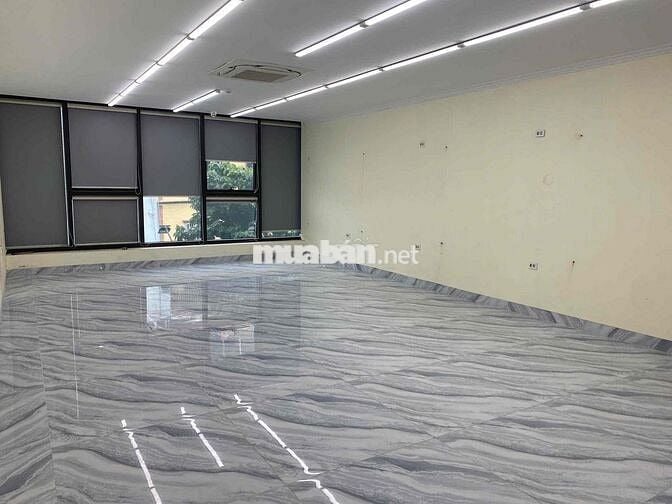 cho thuê toà nhà 8 tầng hai bà trưng thang máy và pccc 70tr/ tháng