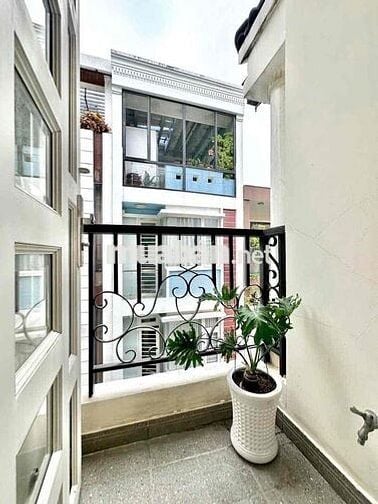 Cho Thuê Căn Hộ Ban Công, Full nội thất Bình Thạnh gần Chợ Bà Chiểu,Q1