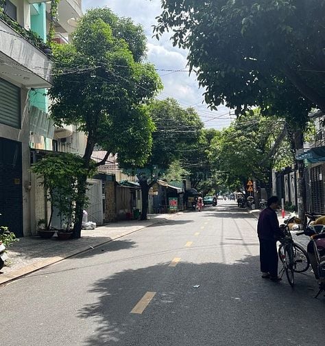 Nhà MTKD Nguyễn Minh Hoàng ( K300)- 6x21m - bán hầm+ trệt 3 lầu