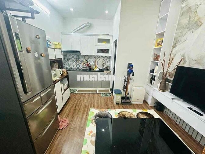 bán nhà tập thể phố Vĩnh Tuy gần trường đại học kinh công 120m 4 ngủ T