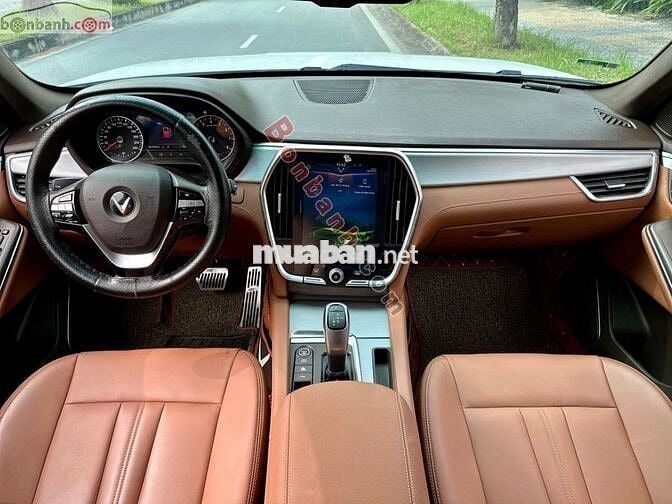 VinFast Lux SA 2.0 Plus 2.0 AT 2020