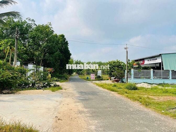 Đất thổ cư .Giá rẻ . Diện tích 300m2.Thổ cư sẵn 100