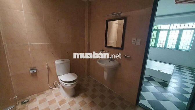 Cho Thuê Phòng Ban Công Gần Cresent Mall, Chợ Tân Mỹ, KCX Tân Thuận