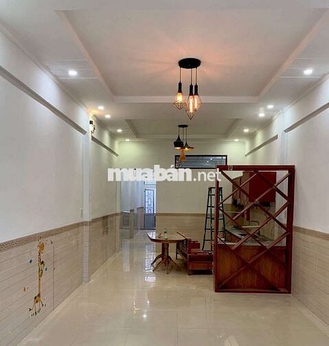 BÁN GẤP NHÀ CẤP 4 CÓ 2PN MT ĐƯỜNG OTO