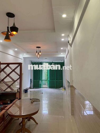 BÁN GẤP NHÀ CẤP 4 CÓ 2PN MT ĐƯỜNG OTO