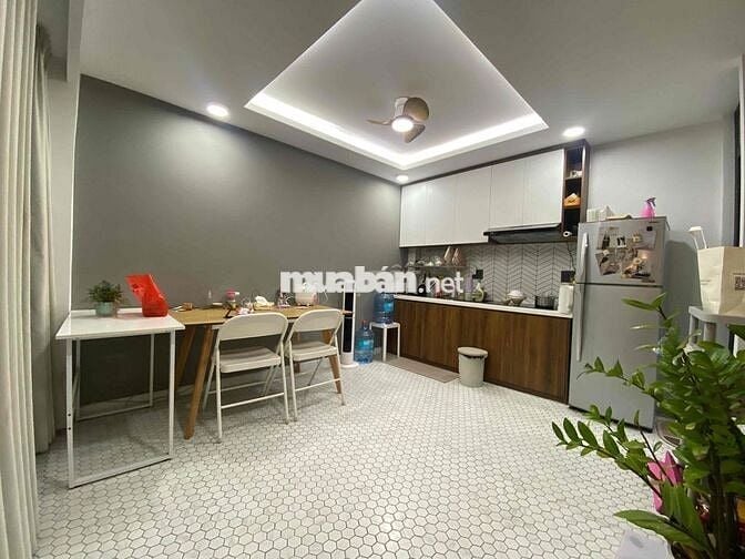 Lên Sóng Siêu Phẩm Nhà Nhỏ Hẻm Rộng Sát Quận 1