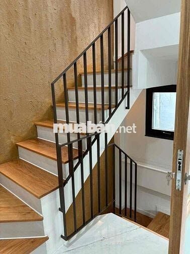 Lên Sóng Siêu Phẩm Nhà Nhỏ Hẻm Rộng Sát Quận 1