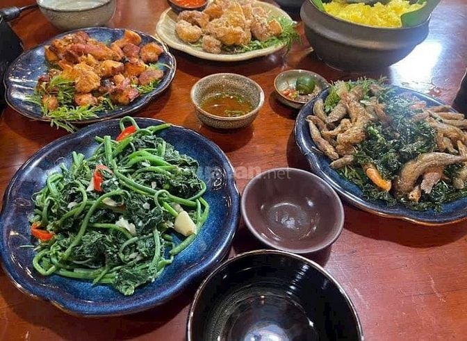 Nhà Hàng Ẩm Thực Góc Phố tuyển nhân viên 
