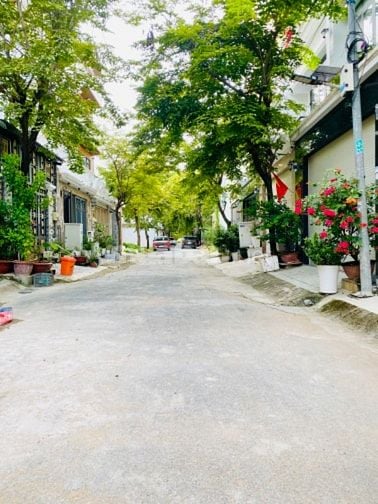 Biệt thự ven sông đường 8m 6.75x12 có gara Huỳnh Tấn Phát Nhà Bè 8 tỷ