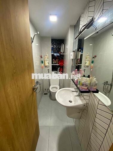 Lên Sóng Siêu Phẩm Nhà Nhỏ Hẻm Rộng Sát Quận 1