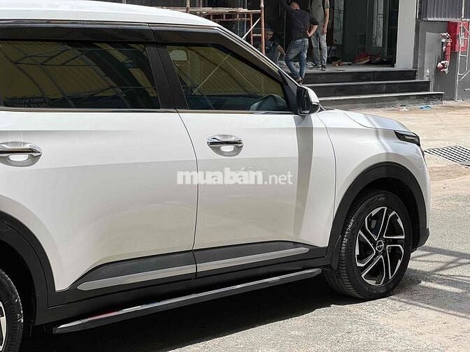 Kia Carens 2023 1.5G IVT - 24000 km