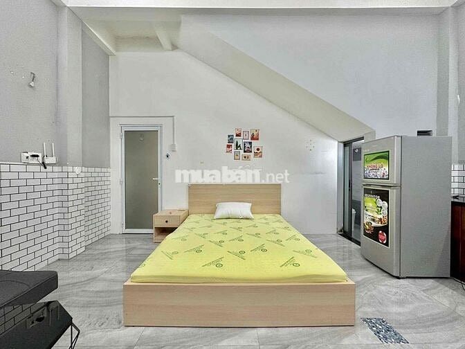 CHO THUÊ CHDV 30M2 FREE 2 XE QUẬN TRUNG TÂM TIỆN DI CHUYỂN, FULL NT.