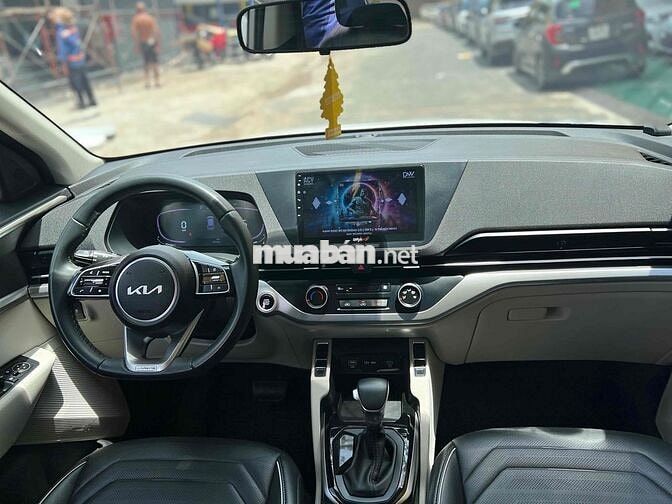 Kia Carens 2023 1.5G IVT - 24000 km