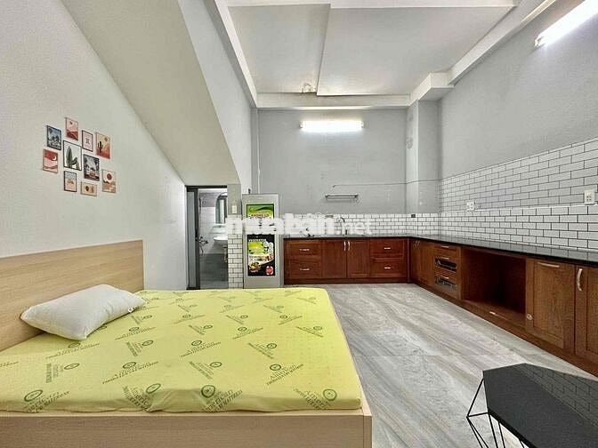 CHO THUÊ CHDV 30M2 FREE 2 XE QUẬN TRUNG TÂM TIỆN DI CHUYỂN, FULL NT.