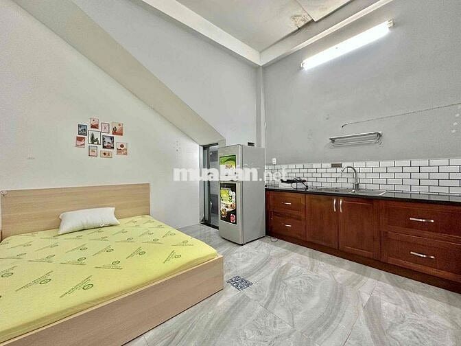 CHO THUÊ CHDV 30M2 FREE 2 XE QUẬN TRUNG TÂM TIỆN DI CHUYỂN, FULL NT.