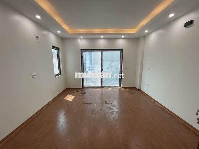 Ô tô đỗ cửa, nhà mới đẹp lung linh, khách sẵn xách vali về ở, nhà lô