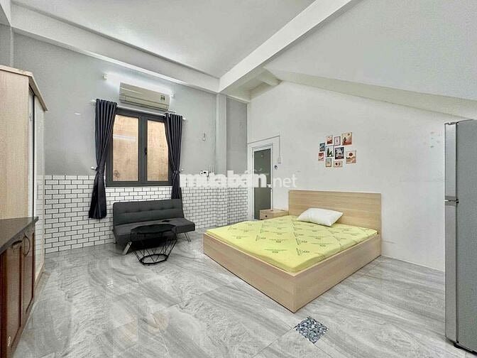 CHO THUÊ CHDV 30M2 FREE 2 XE QUẬN TRUNG TÂM TIỆN DI CHUYỂN, FULL NT.