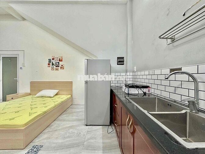 CHO THUÊ CHDV 30M2 FREE 2 XE QUẬN TRUNG TÂM TIỆN DI CHUYỂN, FULL NT.