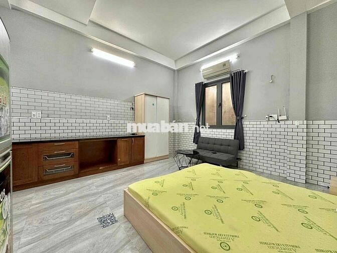 CHO THUÊ CHDV 30M2 FREE 2 XE QUẬN TRUNG TÂM TIỆN DI CHUYỂN, FULL NT.