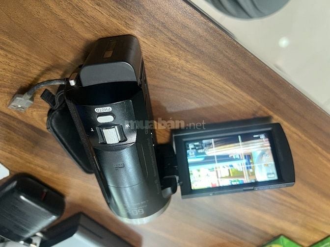 Máy quay Sony Handycam HDR-PJ675 tặng thẻ nhớ 64GB
