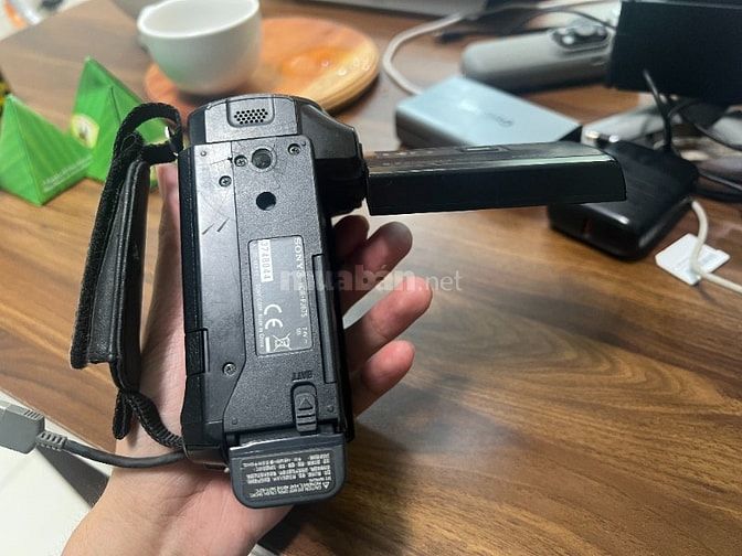 Máy quay Sony Handycam HDR-PJ675 tặng thẻ nhớ 64GB