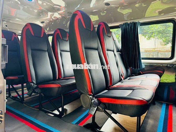 FORD TRANSIT 2023 LIMITED_XE LƯỚT ĐI RẤT KỸ