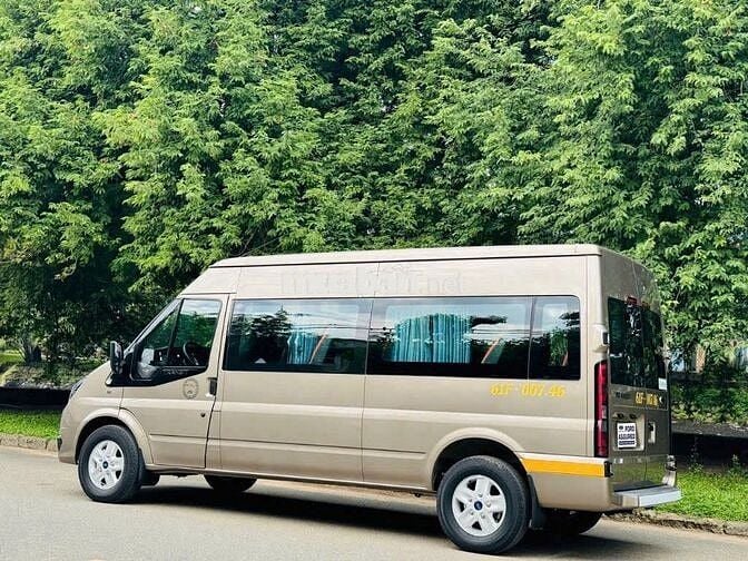 FORD TRANSIT 2023 LIMITED_XE LƯỚT ĐI RẤT KỸ