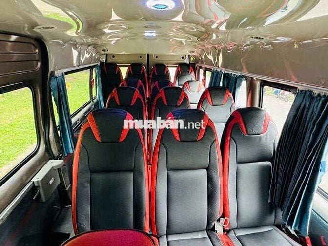 FORD TRANSIT 2023 LIMITED_XE LƯỚT ĐI RẤT KỸ