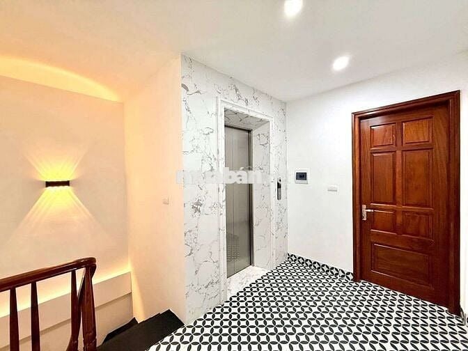 Bán nhà Trương Định, diện tích 40m2, 5 tầng thang máy, mặt tiền 4,2m