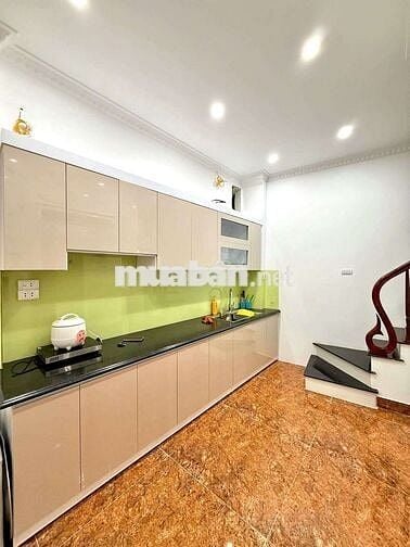 Bán nhà Trương Định, diện tích 40m2, 5 tầng thang máy, mặt tiền 4,2m