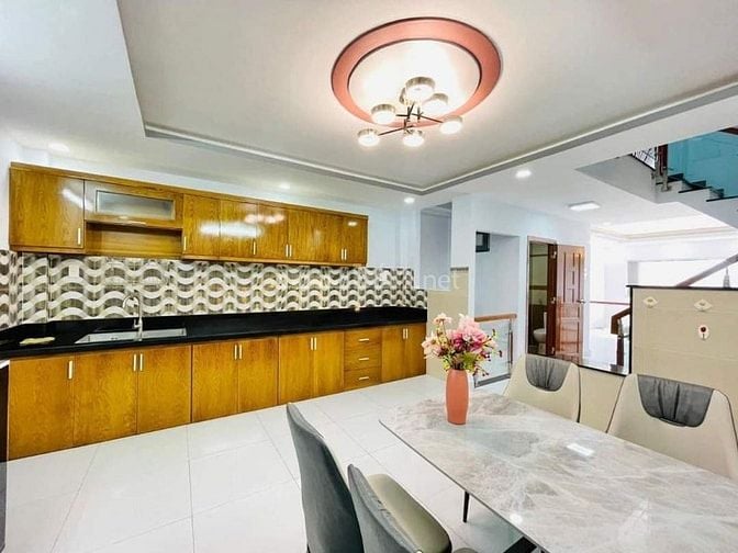 Vỡ nợ Bán nhà đẹp như tiên hẻm xe hơi đường Ni Sư Huỳnh Liên, Phường 1