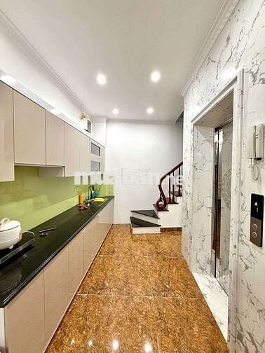 Bán nhà Trương Định, diện tích 40m2, 5 tầng thang máy, mặt tiền 4,2m