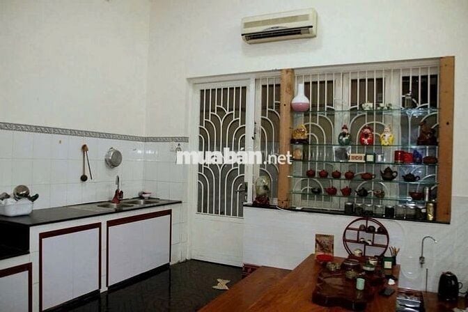 Cho Thuê Nhà Đẹp Rộng Đường Nguyên Hồng, Bình Thạnh (Có Sân + Vỉa Hè)