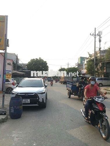 Chính chủ ngộp cần bán lô đất MT đang cho thuê 20tr/ tháng. 10x30
