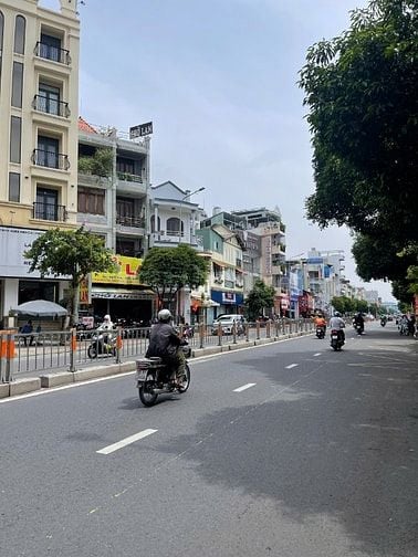 Toà nhà 43 Nguyễn Thái Sơn, 270m2 (12 x 27), Hầm 8 Tầng, HĐT 170Tr