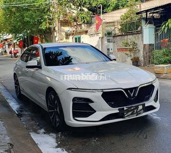 VinFast Lux SA 2.0 Plus 2.0 AT 2020