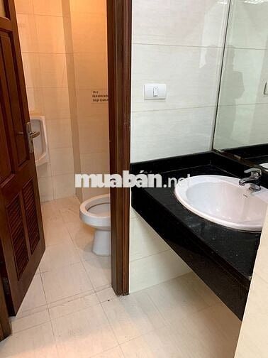Cho thuê căn nhà phố Nguyên Khang - Cầu Giấy. Dt 70m2 x 7 tầng có TM