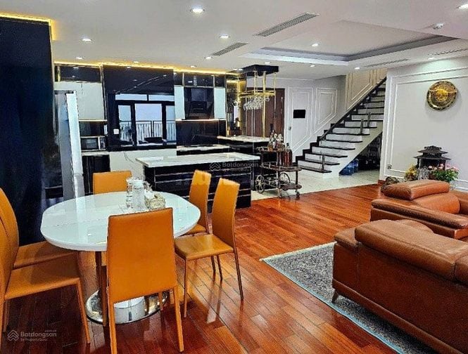 Bán căn Duplex view Hồ Tây cc Udic-200m2