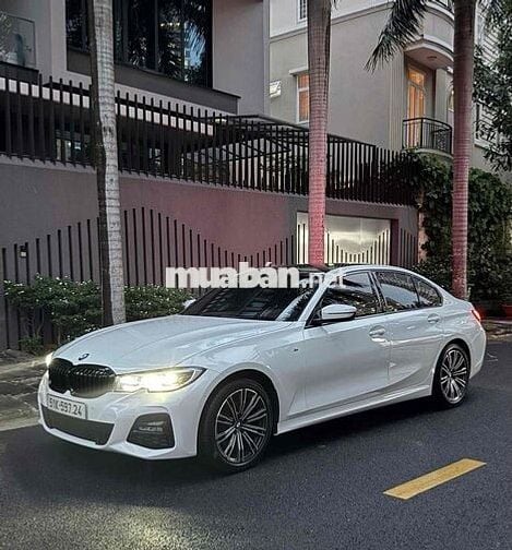 BMW 3 Series 2022 320i M Sport - 27000 km