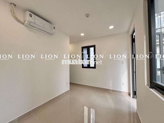Cho thuê phòng ban công mặt trước Q3 gần ĐH UEH, ĐH Huflit